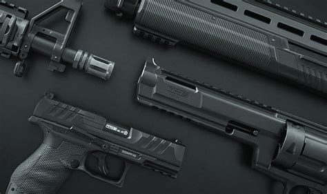 Detailní pohled na gumové části držáku, které chrání zbraň.