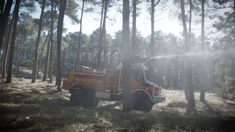 Infografika: Konstrukční možnosti Unimog a charakteristiky terénu