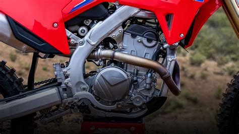 Infografika: Rozlišování olejů pro motor a převodovku CRF 250R
