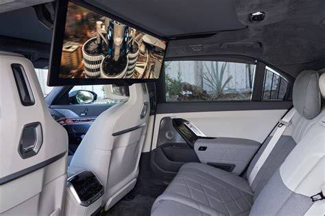 BMW Theatre Screen a zadní zábavní systém