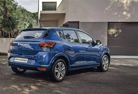 Graf: porovnání výkonů a spotřeby motorů Sandero (SCe 65 vs. TCe 100 vs. Eco-G)