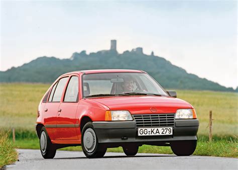 Infografika: Historie Opel Kadett až Astra - klíčové milníky a karosérie