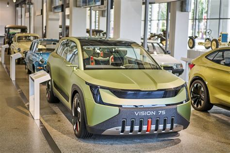 fotografie exteriéru ë-C3 ukazující barevné varianty a designový jazyk
