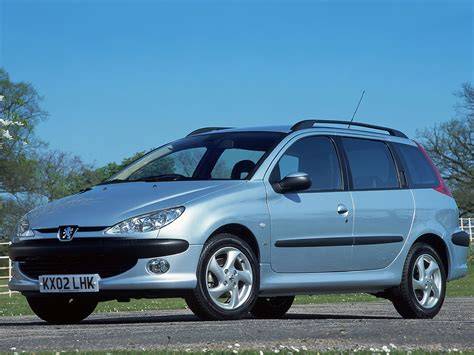 Infografika: Karoš mezi verzemi Peugeot 206 (hatchback, SW, CC, Gti/RC, Escapade)