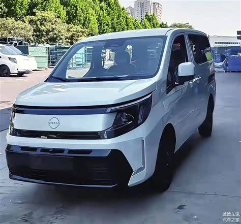 Infografika: schéma umístění kamery na vstupu Nissan Evalia a vedení kabeláže