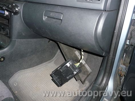 Umístění odporu ventilátoru topení v automobilu