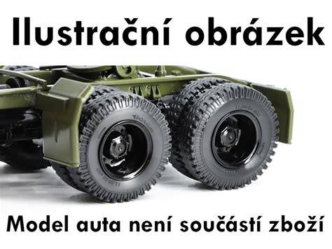 Infographic: vývoj pneumatik pro Tatra 613 - klíčové milníky, rozměry a testy