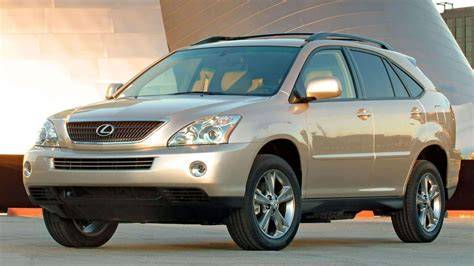 Infografika: Schéma rozložení dílů karoserie Lexus RX400h