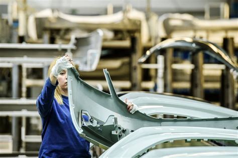 Ilustrační foto dílů karoserie a osvětlení pro automobily