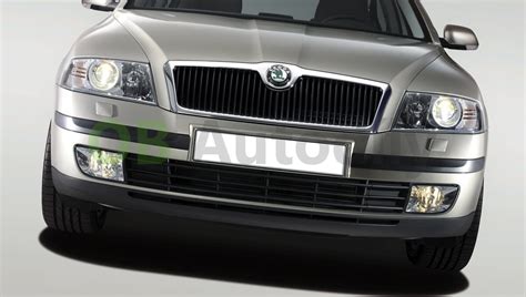 Detail předního nárazníku Škoda Octavia 1 RS s integrovanými světly pro denní svícení