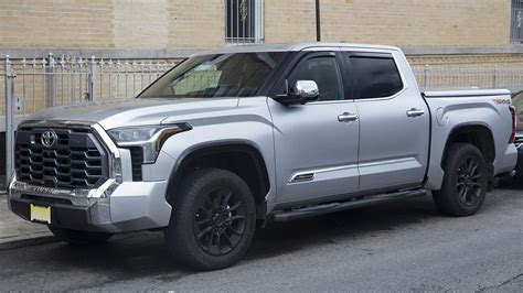 Toyota Tundra - generace a konfigurace (infografika)