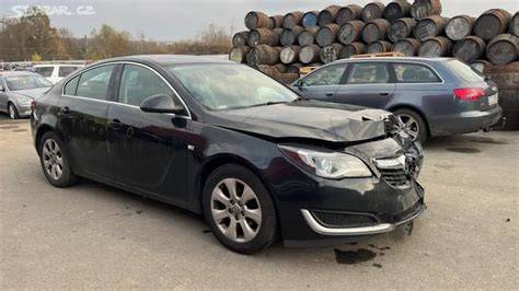 Obrázek ukazující typické díly Opel Insignia a jejich rozložení na motoru