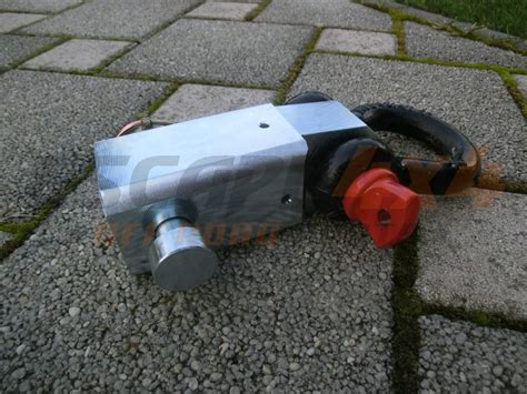 Obrázek technického provedení tažného zařízení s kovovým čepem a elektroinstalací