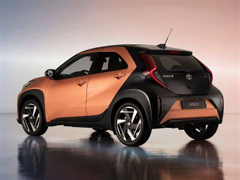 Infografika: Aygo X porovnání rozměrů a prostoru