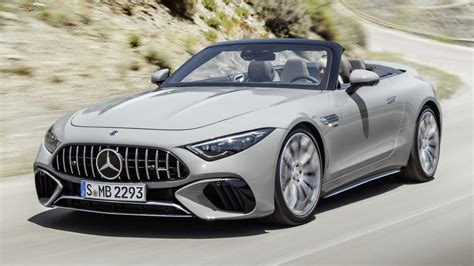 Ilustrační foto oranžového dětského elektrického auta Mercedes-Benz AMG