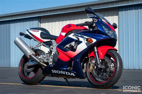 Motocykl Honda CBR929RR na okruhu - důležitost kvalitního oleje a filtru