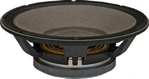 středobasový reproduktor ESB s detailním pohledem na membránu a koš