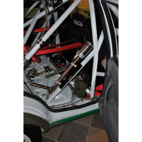 Ilustrace pojízdného hydraulického heveru pod autem