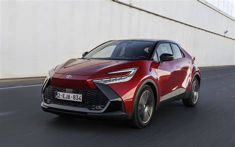 Infografika: Rozdíly v pohotovostní hmotnosti jednotlivých motorů Toyota C-HR