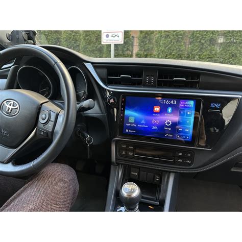 detail interiéru Toyoty Auris s novým designem přístrojové desky