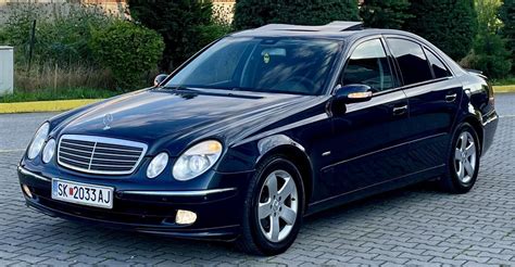 Interiér Mercedes E 270 CDI, přední sedadla a přístrojová deska
