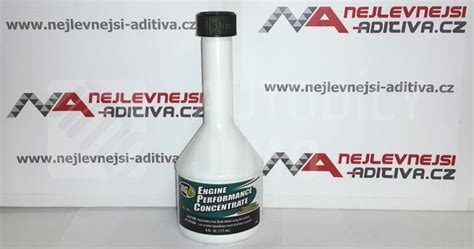 Ilustrační foto různých značek motocyklových olejů s označením viskozity