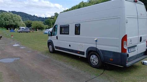 Ilustrační foto různých typů karoserií Citroën Jumper (skříňová, valníková, obytná)