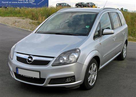 Infografika: srovnání verzí Opel Zafira (mpi, cdti, zafira b, zafira c) - výkon, počet míst, pohon a výbava