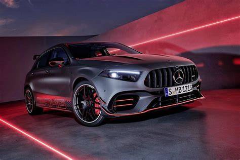 Infografika srovnání parametrů AMG A 45 S a A 45