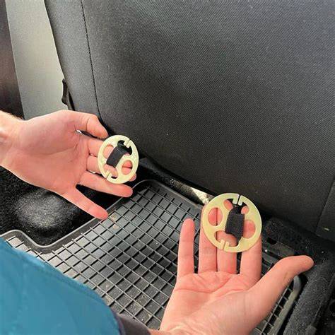 Obrázek: Příklad instalace podložek pro zvýšení Touranu na voze