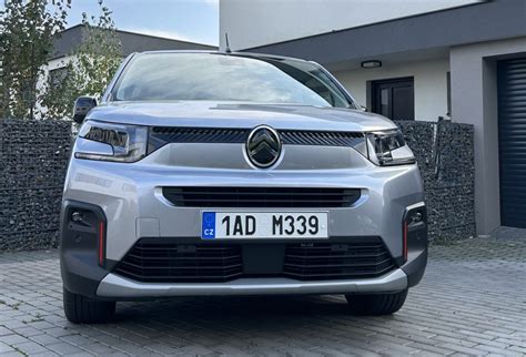 modernizovaná přední maska Citroënu Berlingo s novým logem a LED světlomety