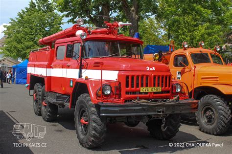 Fotografie modifikovaného ZiL-131 v terénu během zásahu v lesním porostu