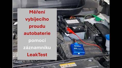 Infografika: princip zátěžového testu autobaterie a průběh měření