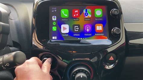 Infografika: Přehled kompatibility Android Auto a Apple CarPlay v Toyota Aygo