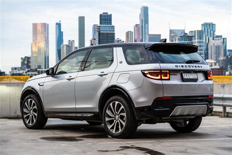 Infografika: Přehled rozměrů a typů pneumatik vhodných pro Land Rover Discovery Sport