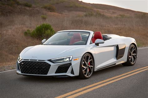 Boční stěna Audi R8 Spyder vyrobená z polymerů vyztužených uhlíkovými vlákny.