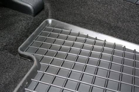 Podrobné schéma usazení gumových koberců v Audi A3