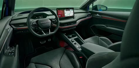 Detail interiéru Audi Coupé s přístrojovou deskou a sportovními sedadly