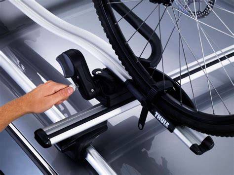 Schéma: Uspořádání Thule WingBar Edge a ProRide 591 na VW Golf