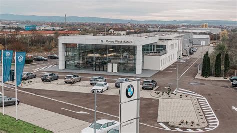 Ilustrace silničních scén z různých zemí v testovacím centru BMW