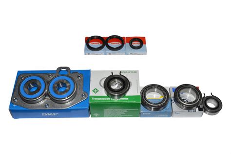 detailní fotografie poškozeného ložiska převodovky s označením pitting