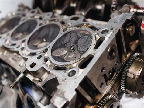 Ilustrace procesu dekarbonizace motoru