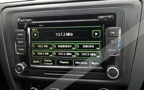 Bolero autorádio v palubní desce Škoda Rapid
