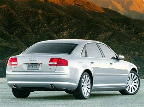 obrázek srovnání nárazníků a masky z Audi A8 2003