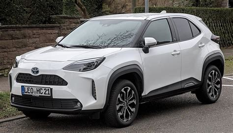 Detailní záběr na motorovou část hybridní Toyoty Yaris Cross