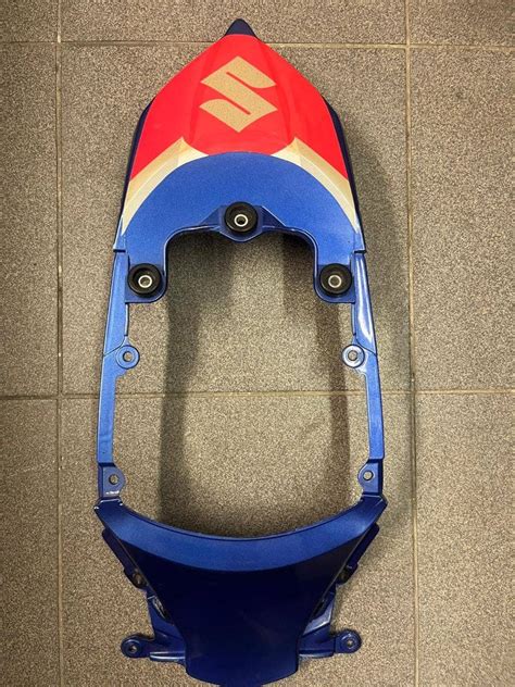 Detailní záběr na neoriginální kapotáž motocyklu Suzuki GSX-R 600