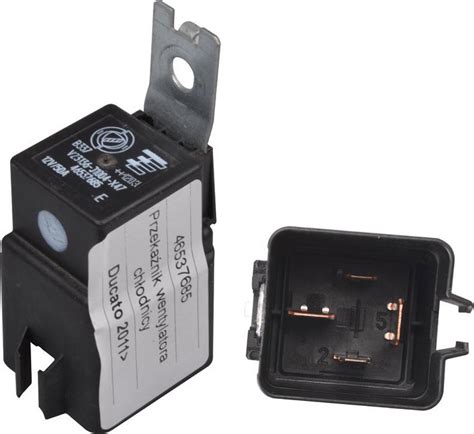 Detail spínacího relé ventilátoru chladiče.