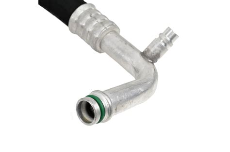 Detailní záběr hadice klimatizace s vyznačeným číslem dílu 924403872R.