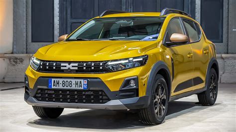 Dacia Sandero Stepway v terénním prostředí.