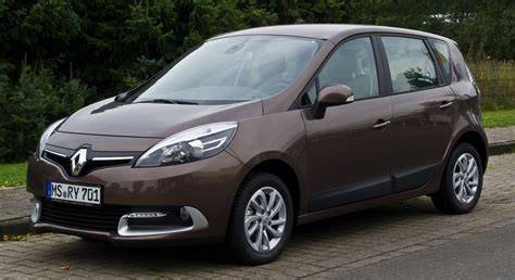 Infografika: Přehled sad stěračů pro Renault Scenic III a jejich parametry (délky 750/650 mm, multiclip a bezramínkové systémy).